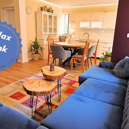 Central Single House With Parking-Top Location! نوفاليا المظهر الخارجي الصورة