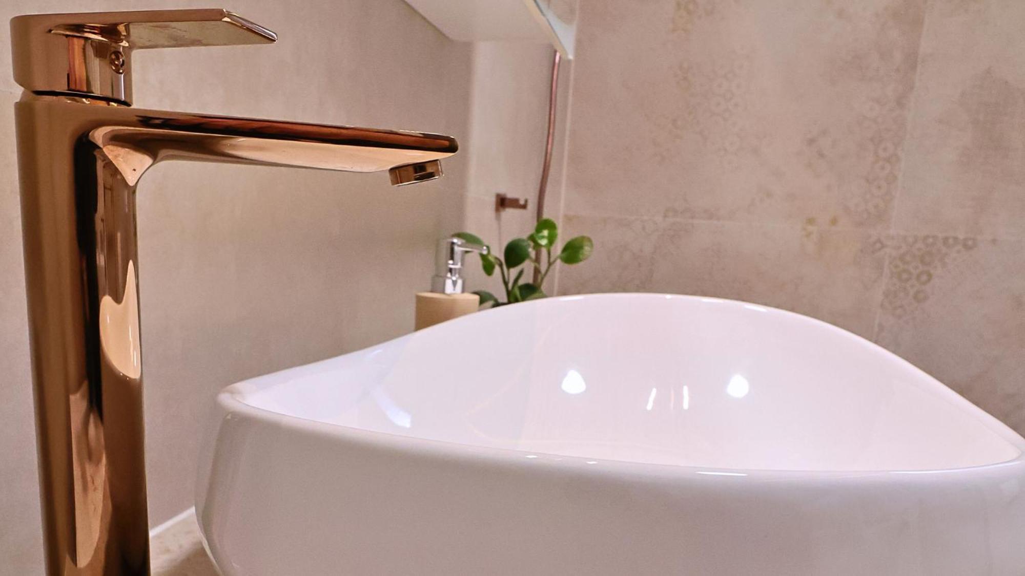 Central Single House With Parking-Top Location! نوفاليا المظهر الخارجي الصورة