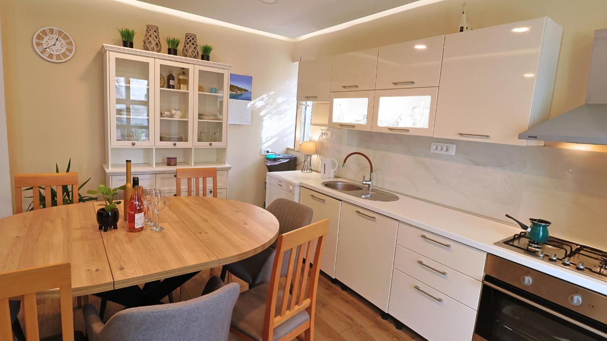 Central Single House With Parking-Top Location! نوفاليا المظهر الخارجي الصورة