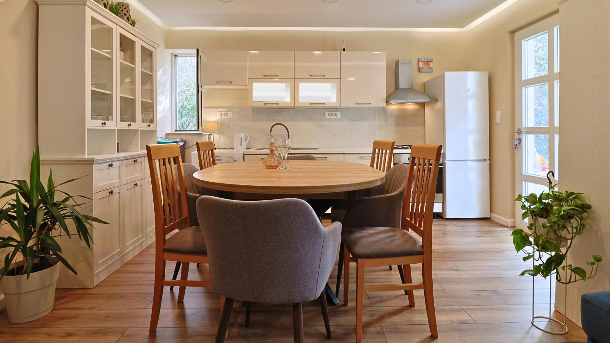 Central Single House With Parking-Top Location! نوفاليا المظهر الخارجي الصورة